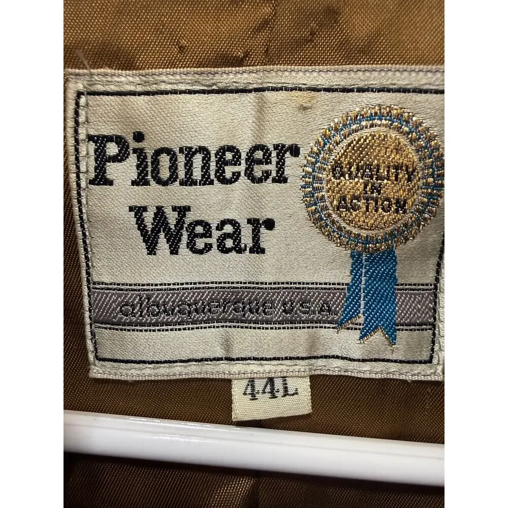 Pioneer Wear euc vintage